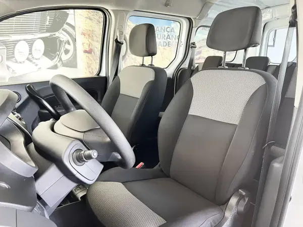 Renault Kangoo 2021 - 15800 EUR, 67687 km - AUTO.MOTO.pt - 67687km - foto 7 de 22