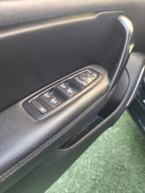Renault Mégane 2017 - 13490 EUR, 169000 km - AUTO.MOTO.pt - 169000km - foto 10 de 15
