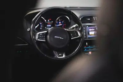 Jaguar F-Pace 2017 - 24990 EUR, 151545 km - AUTO.MOTO.pt - 151545km - foto 15 de 23