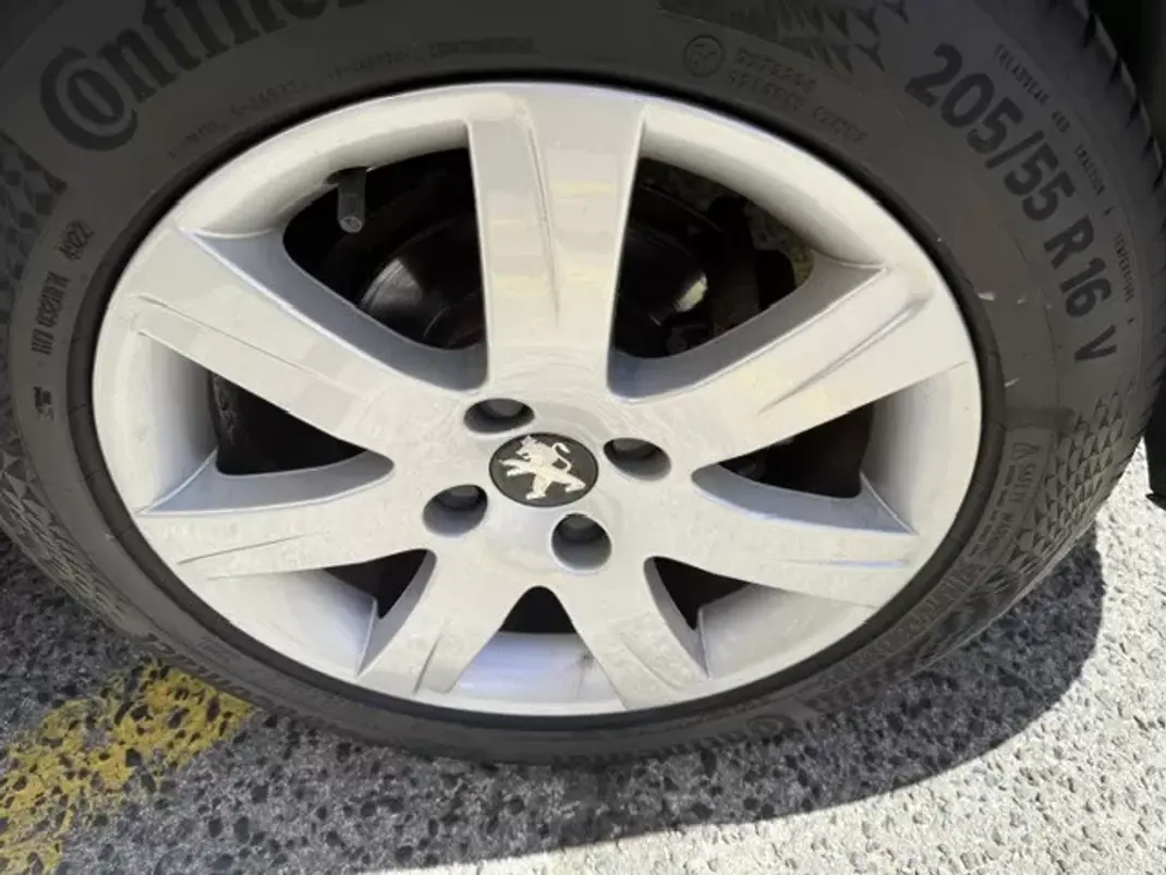 Peugeot 308 SW 2011 - 5900 EUR, 147177 km - AUTO.MOTO.pt - 147177km - foto 27 de 30