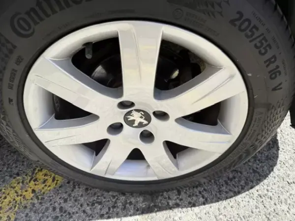 Peugeot 308 SW 2011 - 5900 EUR, 147177 km - AUTO.MOTO.pt - 147177km - foto 27 de 30