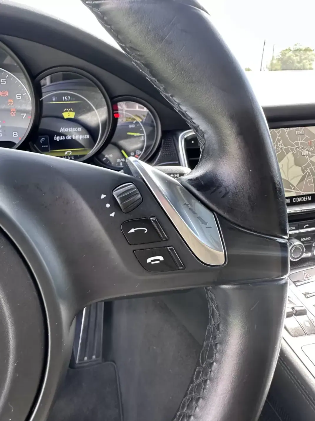 Porsche Panamera 2015 - 35000 EUR, 159000 km - AUTO.MOTO.pt - 159000km - foto 43 de 67