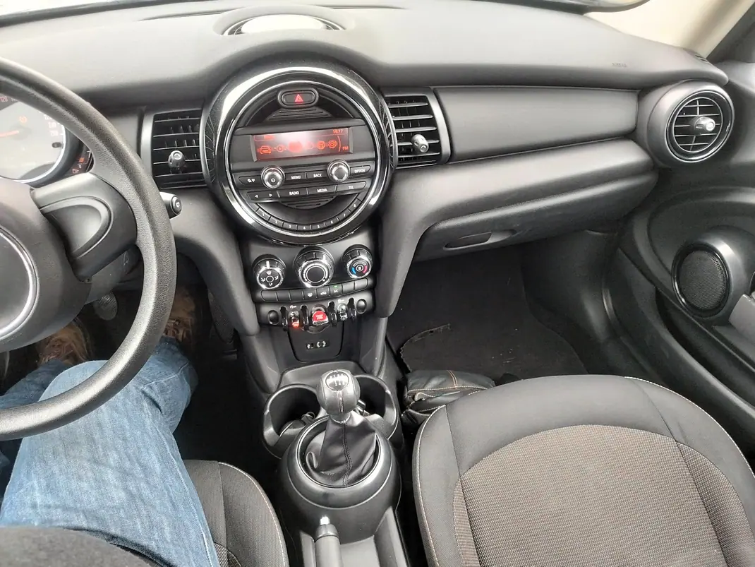 MINI One 2017 - 11950 EUR, 170000 km - AUTO.MOTO.pt - 170000km - foto 8 de 11