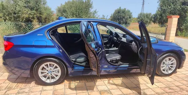 BMW 330 2018 - 15900 EUR, 231000 km - AUTO.MOTO.pt - 231000km - foto 4 de 15