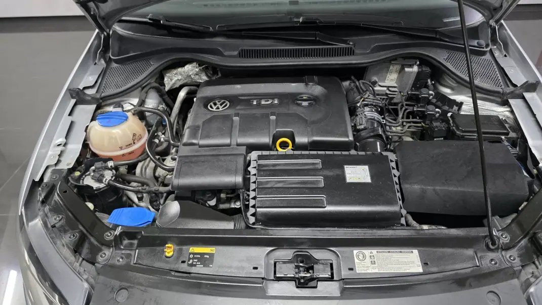 Volkswagen Polo 2014 - 10990 EUR, 136000 km - AUTO.MOTO.pt - 136000km - foto 29 de 31