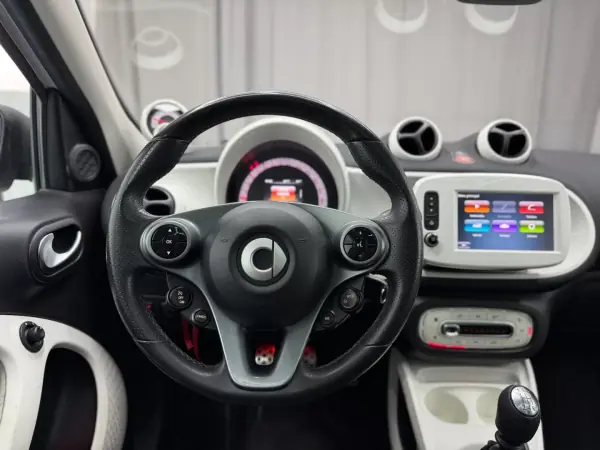 Smart ForFour 2015 - 8250 EUR, 144000 km - AUTO.MOTO.pt - 144000km - foto 15 de 21