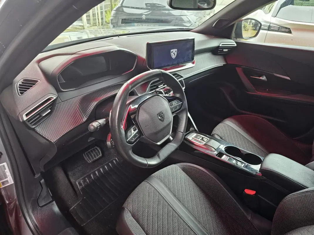 Peugeot 2008 2023 - 22999 EUR, 119000 km - AUTO.MOTO.pt - 119000km - foto 7 de 21