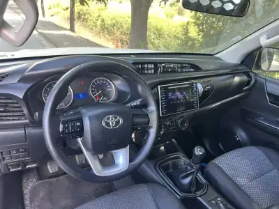 Toyota Hilux IVA dedutivel 2020 - 26999 EUR, 87000 km - AUTO.MOTO.pt - 87000km - foto 8 de 9
