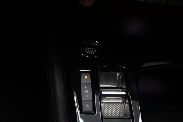 Peugeot 308 2023 - 22900 EUR, 55300 km - AUTO.MOTO.pt - 55300km - foto 18 de 25