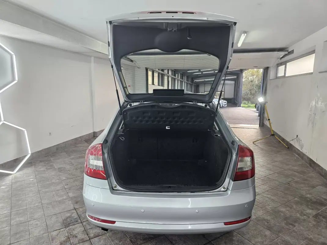 Skoda Octavia 2012 - 9350 EUR, 284108 km - AUTO.MOTO.pt - 284108km - foto 16 de 26