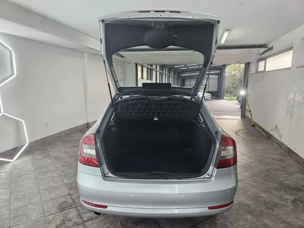 Skoda Octavia 2012 - 9350 EUR, 284108 km - AUTO.MOTO.pt - 284108km - foto 16 de 26