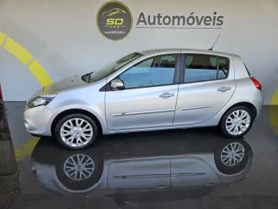 Renault Clio 2010 - 5950 EUR, 110000 km - AUTO.MOTO.pt - 110000km - foto 2 de 8