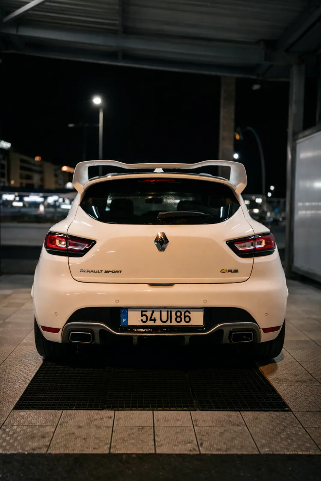 Renault Clio 2018 - 22500 EUR, 78000 km - AUTO.MOTO.pt - 78000km - foto 3 de 4