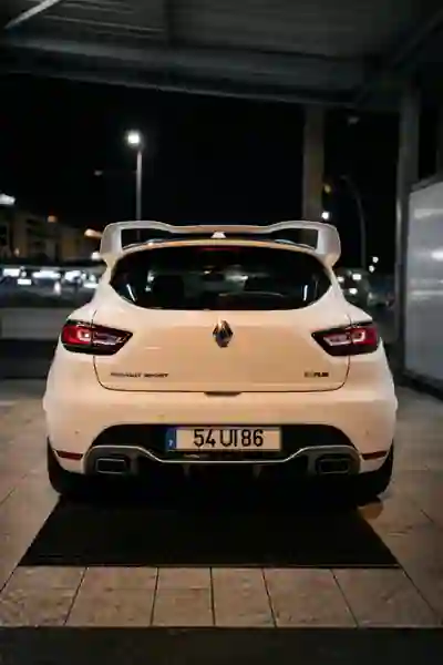 Renault Clio 2018 - 22500 EUR, 78000 km - AUTO.MOTO.pt - 78000km - foto 3 de 4