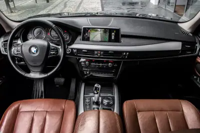 BMW X5 2015 - 27900 EUR, 170106 km - AUTO.MOTO.pt - 170106km - foto 37 de 44