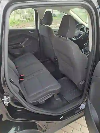 Ford Kuga 2019 - 13250 EUR, 123000 km - AUTO.MOTO.pt - 123000km - foto 9 de 10