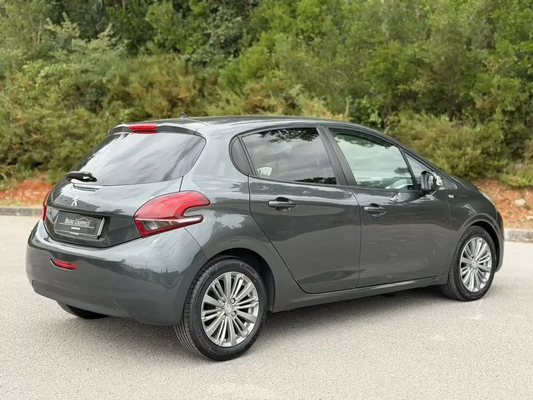 Peugeot 208 2017 - 10900 EUR, 72148 km - 72148km - foto 12 de 17