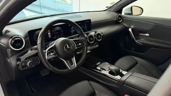 Mercedes-Benz A 180 2019 - 21990 EUR, 122958 km - AUTO.MOTO.pt - 122958km - foto 16 de 24