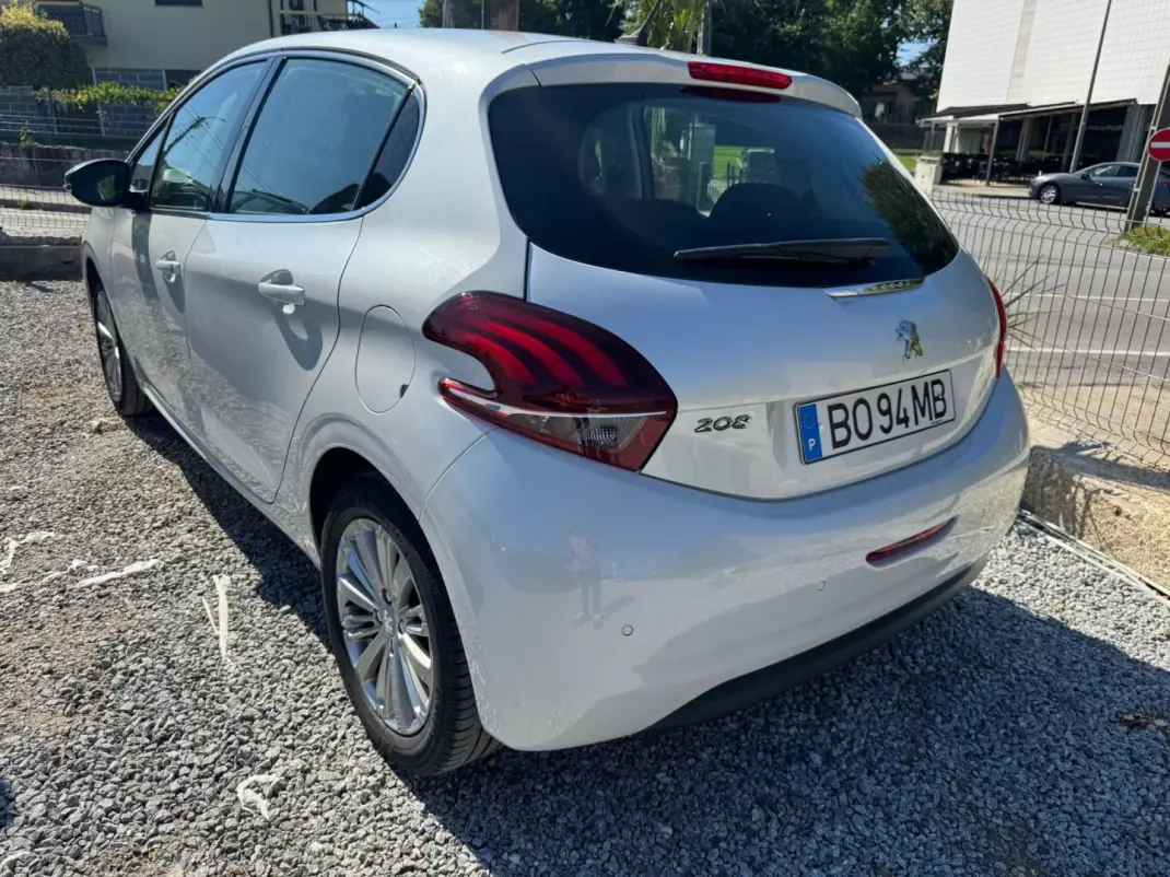 Peugeot 208 2018 - 9990 EUR, 96000 km - 96000km - foto 2 de 7