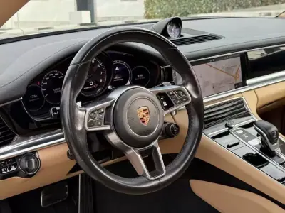 Porsche Panamera Sport Turismo 2018 - 64999 EUR, 128000 km - AUTO.MOTO.pt - 128000km - foto 3 de 27