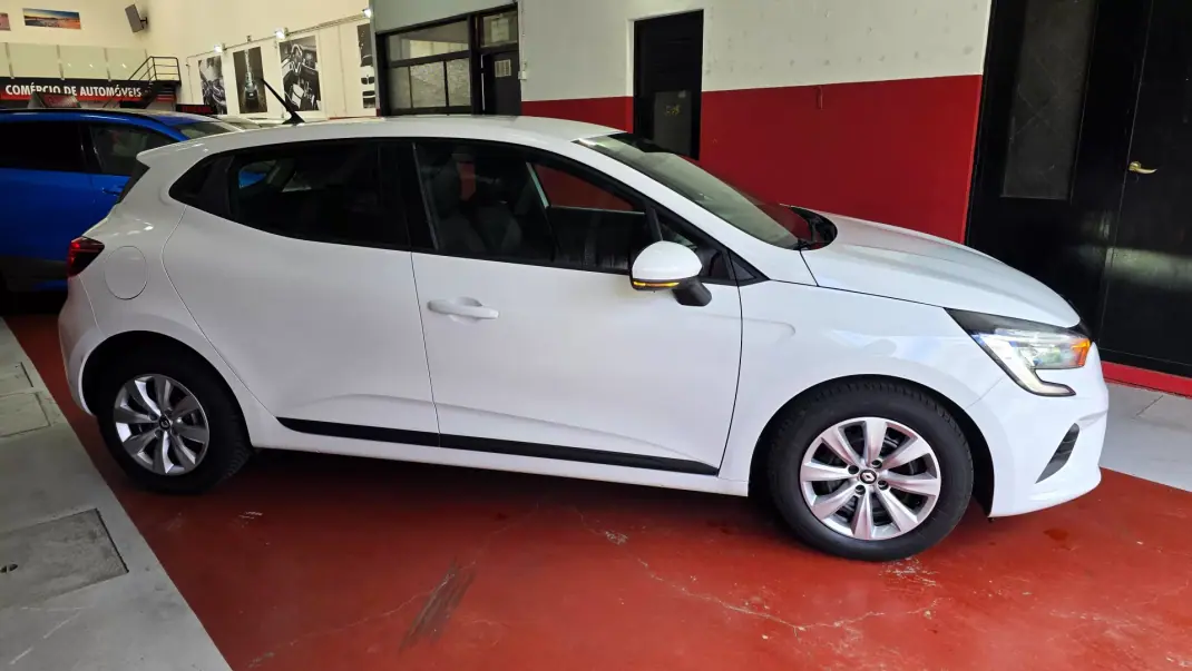 Renault Clio VAN 1.5 Blue DCi AIR NAV 2020 - 14220 EUR, 90991 km - AUTO.MOTO.pt - 90991km - foto 4 de 46