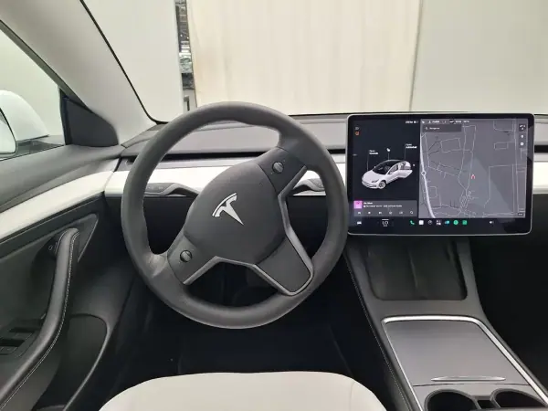 Tesla Model 3 2021 - 27890 EUR, 88511 km - AUTO.MOTO.pt - 88511km - foto 6 de 11