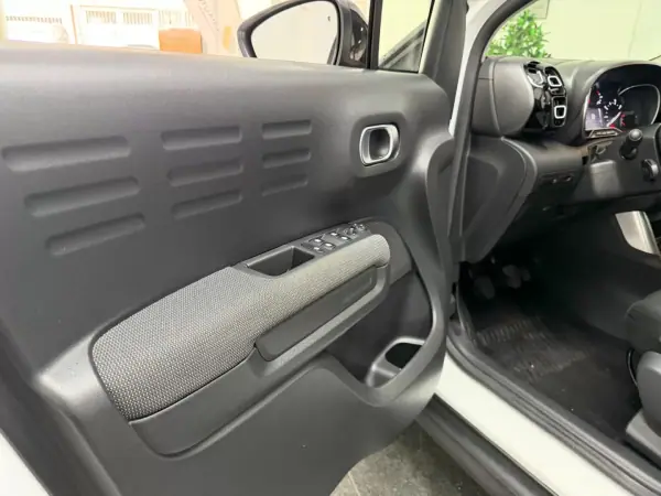 Citroën C3 Aircross 2019 - 10990 EUR, 99000 km - AUTO.MOTO.pt - 99000km - foto 11 de 18
