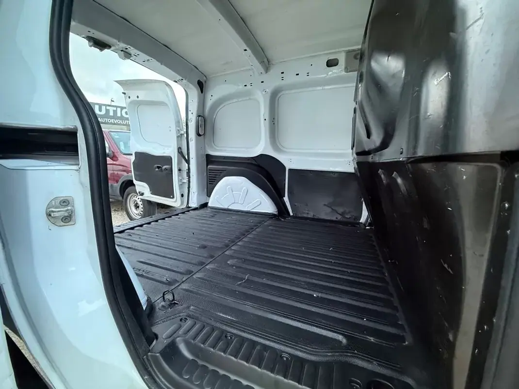 Renault KANGOO 1.5DCI 3L C/IVA 2019 - 8902 EUR, 175000 km - AUTO.MOTO.pt - 175000km - foto 6 de 23