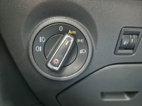 SEAT Leon 2014 - 13900 EUR, 222880 km - AUTO.MOTO.pt - 222880km - foto 9 de 21