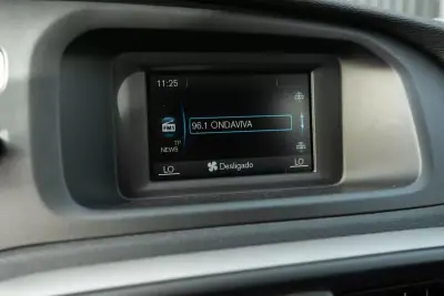 Volvo V40 2013 - 10999 EUR, 275270 km - AUTO.MOTO.pt - 275270km - foto 19 de 24