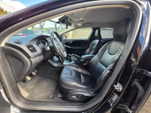 Volvo V40 2015 - 11750 EUR, 178697 km - 178697km - foto 15 de 18