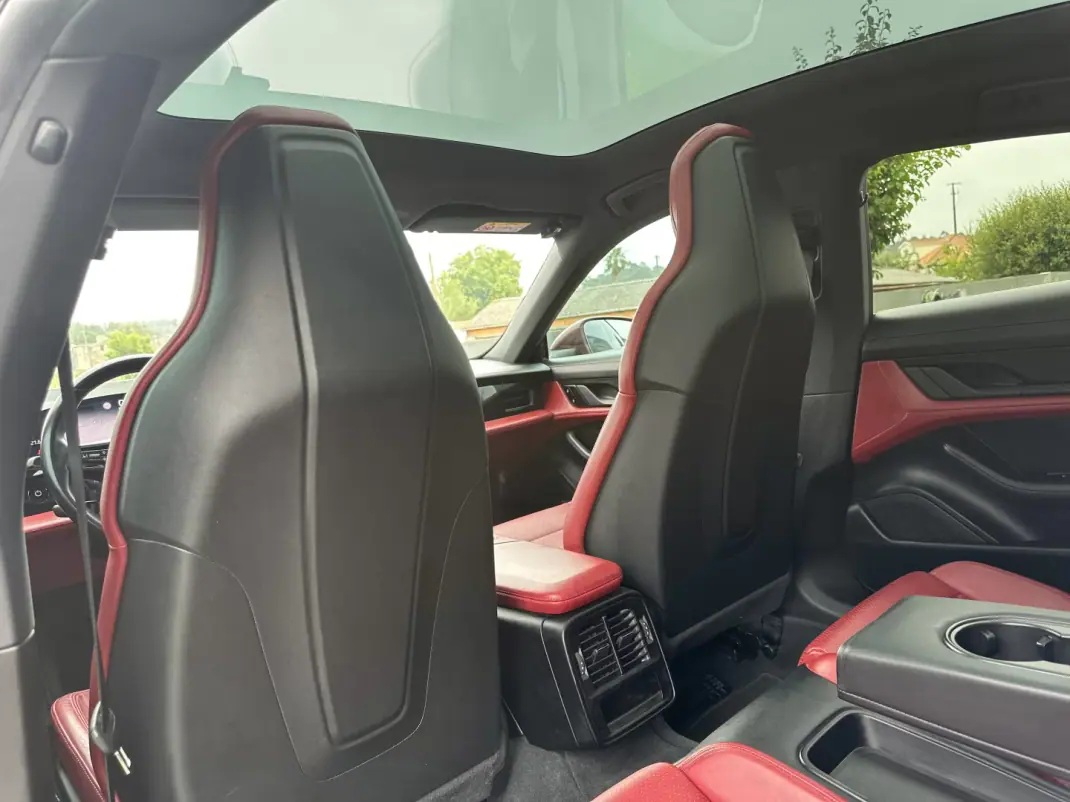 Porsche Taycan 2020 - 49900 EUR, 100000 km - AUTO.MOTO.pt - 100000km - foto 53 de 61