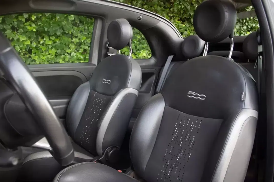 Fiat 500C 2021 - 11900 EUR, 110000 km - AUTO.MOTO.pt - 110000km - foto 13 de 17