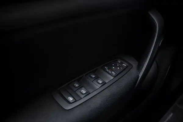 Renault Mégane 2023 - 17990 EUR, 118119 km - AUTO.MOTO.pt - 118119km - foto 19 de 41