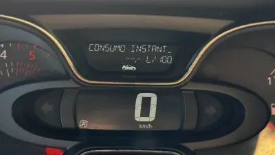 Renault Captur 2018 - 12990 EUR, 149914 km - AUTO.MOTO.pt - 149914km - foto 31 de 44