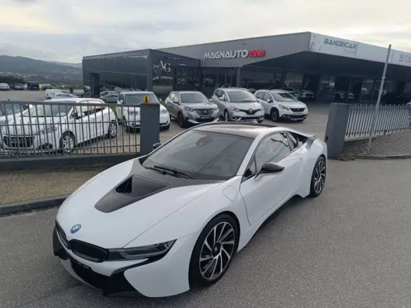 BMW i8 2016 - 71000 EUR, 140000 km - AUTO.MOTO.pt - 140000km - foto 2 de 25