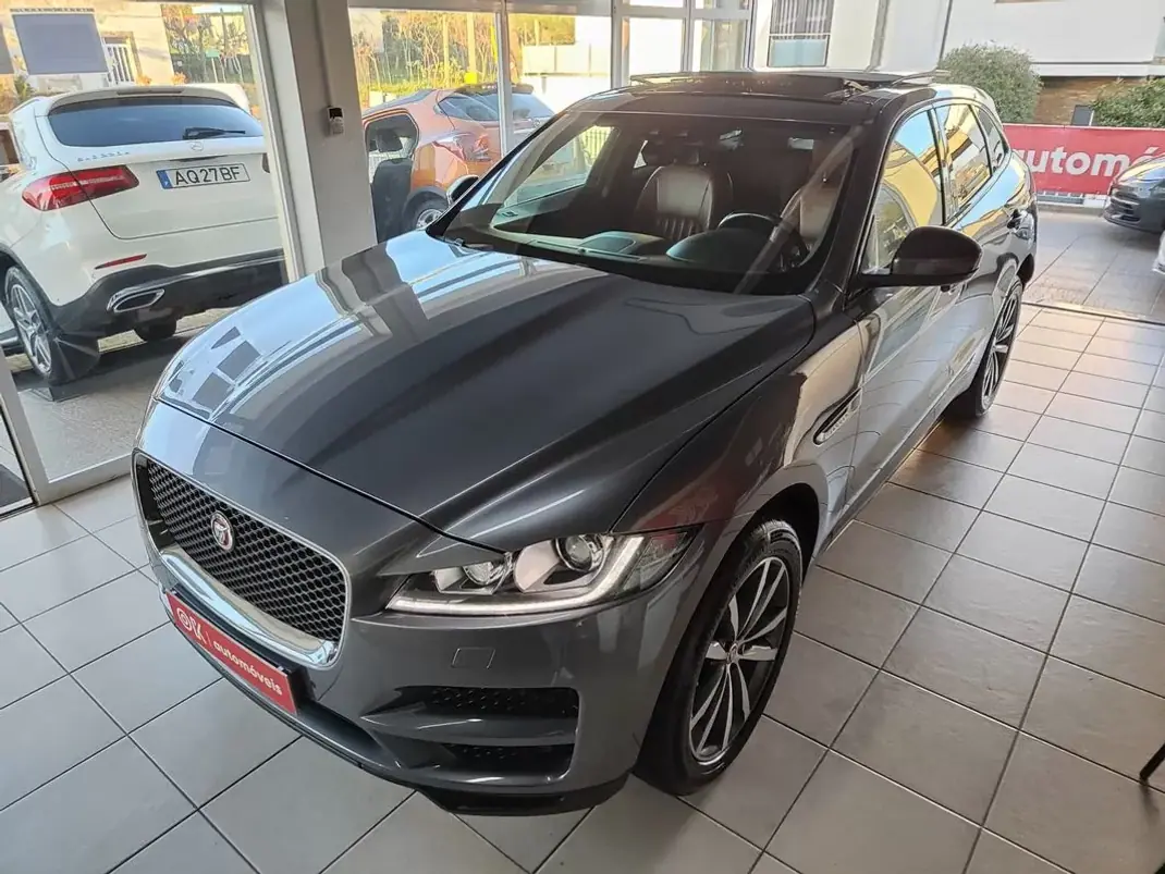 Jaguar F-Pace 2017 - 22500 EUR, 147000 km - AUTO.MOTO.pt - 147000km - foto 6 de 40