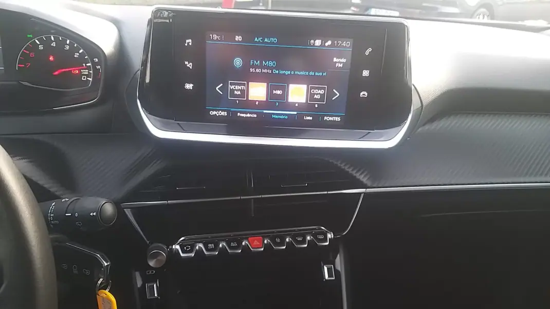 Peugeot 2008 2023 - 18250 EUR, 30000 km - AUTO.MOTO.pt - 30000km - foto 21 de 44