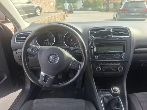 Volkswagen Golf Variant 2009 - 3950 EUR, 279328 km - AUTO.MOTO.pt - 279328km - foto 8 de 15