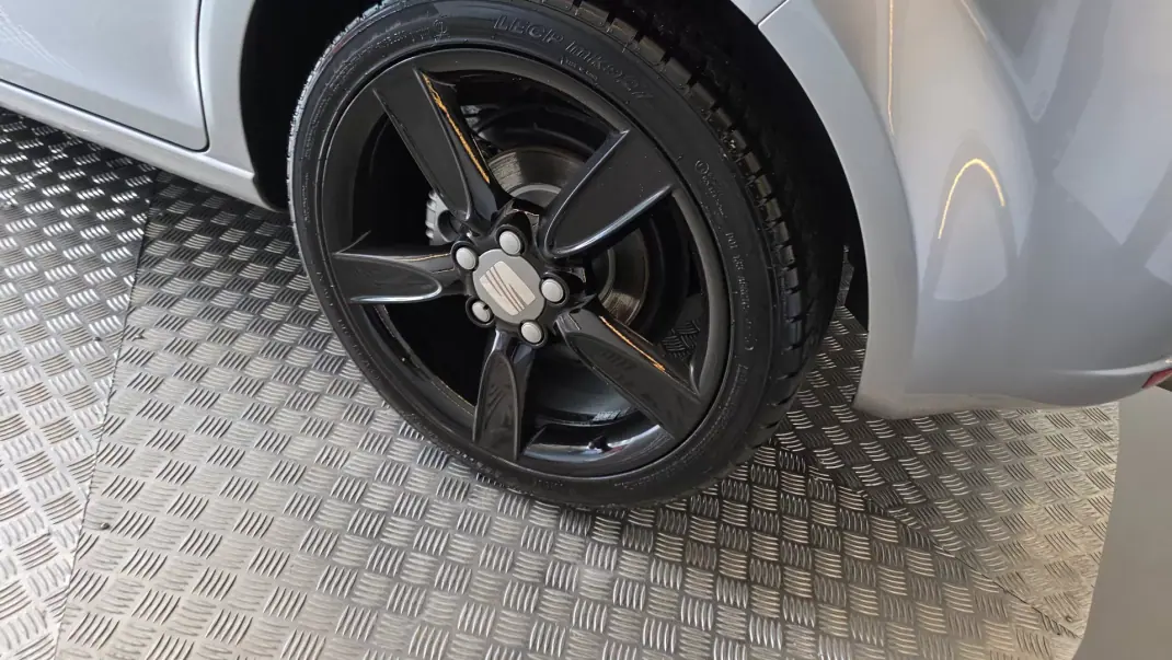 SEAT Leon 2011 - 8900 EUR, 188295 km - AUTO.MOTO.pt - 188295km - foto 33 de 52