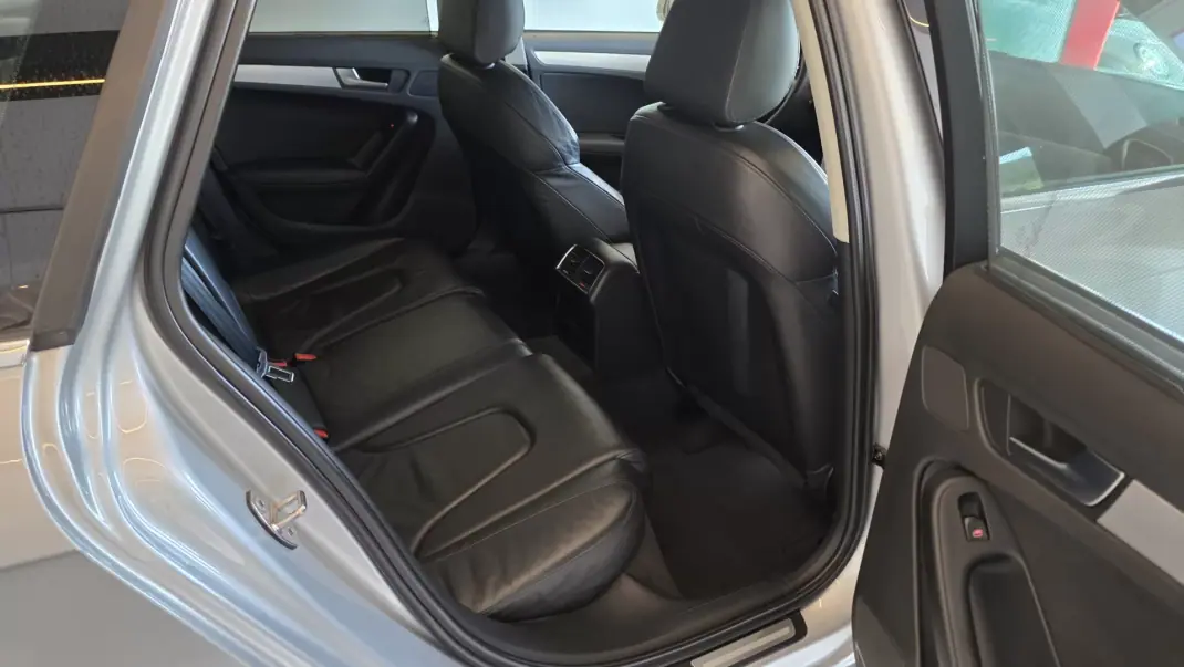 Audi A4 Avant 2010 - 9500 EUR, 253856 km - AUTO.MOTO.pt - 253856km - foto 48 de 52