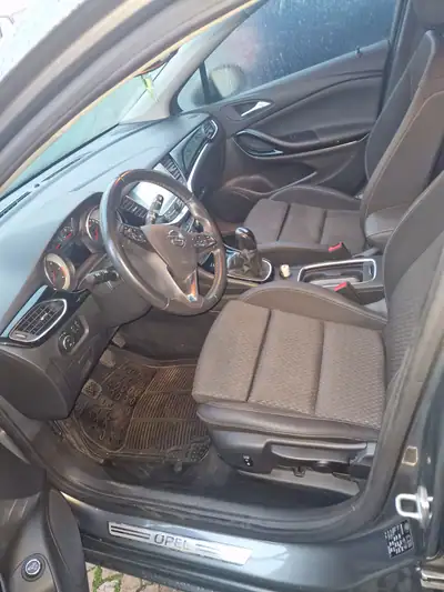 Opel Astra Sports Tourer 2019 - 10500 EUR, 170740 km - AUTO.MOTO.pt - 170740km - foto 3 de 3