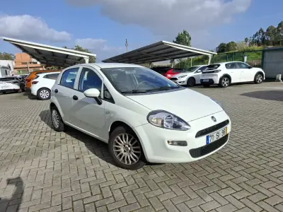 Fiat Punto 2017 - 8750 EUR, 114752 km - AUTO.MOTO.pt - 114752km - foto 4 de 26