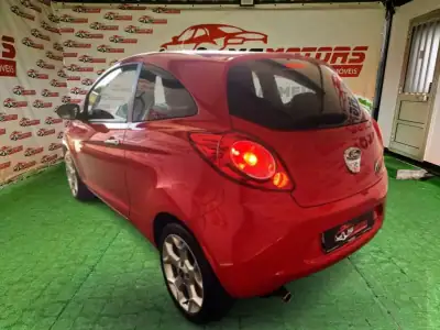 Ford KA 2015 - 7500 EUR, 121750 km - AUTO.MOTO.pt - 121750km - foto 11 de 45