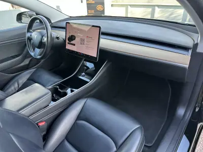 Tesla Model 3 2019 - 19900 EUR, 270000 km - AUTO.MOTO.pt - 270000km - foto 39 de 53