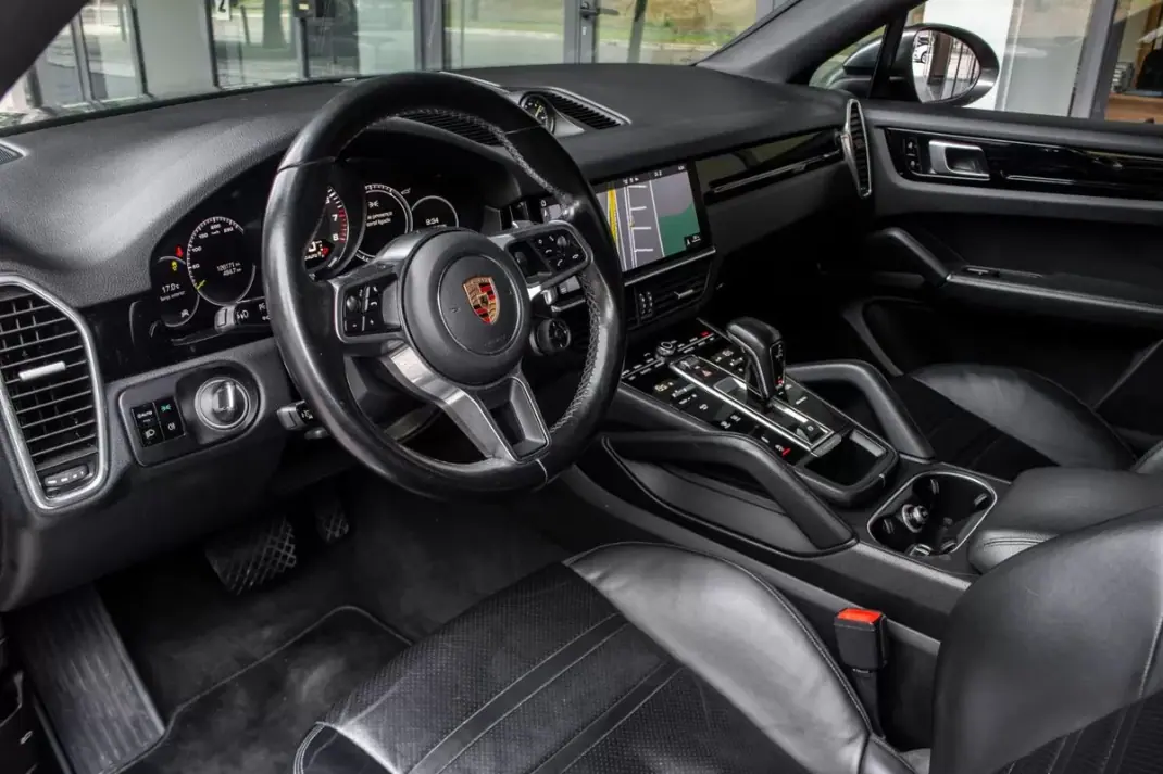 Porsche Cayenne Coupé 2020 - 69890 EUR, 126171 km - AUTO.MOTO.pt - 126171km - foto 25 de 45