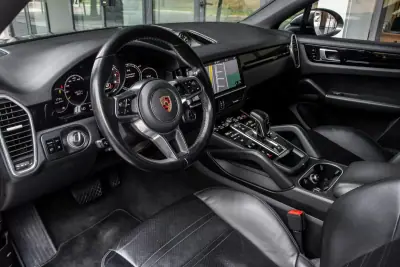 Porsche Cayenne Coupé 2020 - 69890 EUR, 126171 km - AUTO.MOTO.pt - 126171km - foto 25 de 45