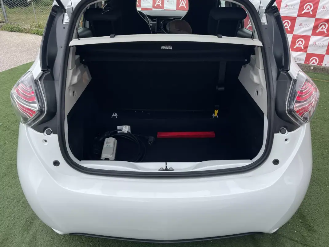 Renault Zoe 2020 - 14990 EUR, 69000 km - AUTO.MOTO.pt - 69000km - foto 23 de 23