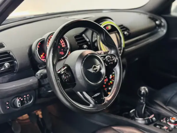 MINI Clubman 2017 - 13750 EUR, 98000 km - AUTO.MOTO.pt - 98000km - foto 21 de 60