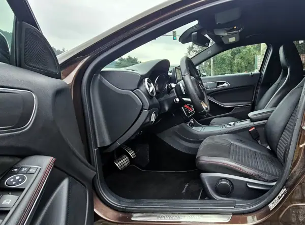 Mercedes-Benz GLA 180 2015 - 21500 EUR, 160000 km - AUTO.MOTO.pt - 160000km - foto 26 de 31